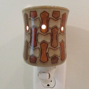 Scentsy Plug In Warmer NWOB